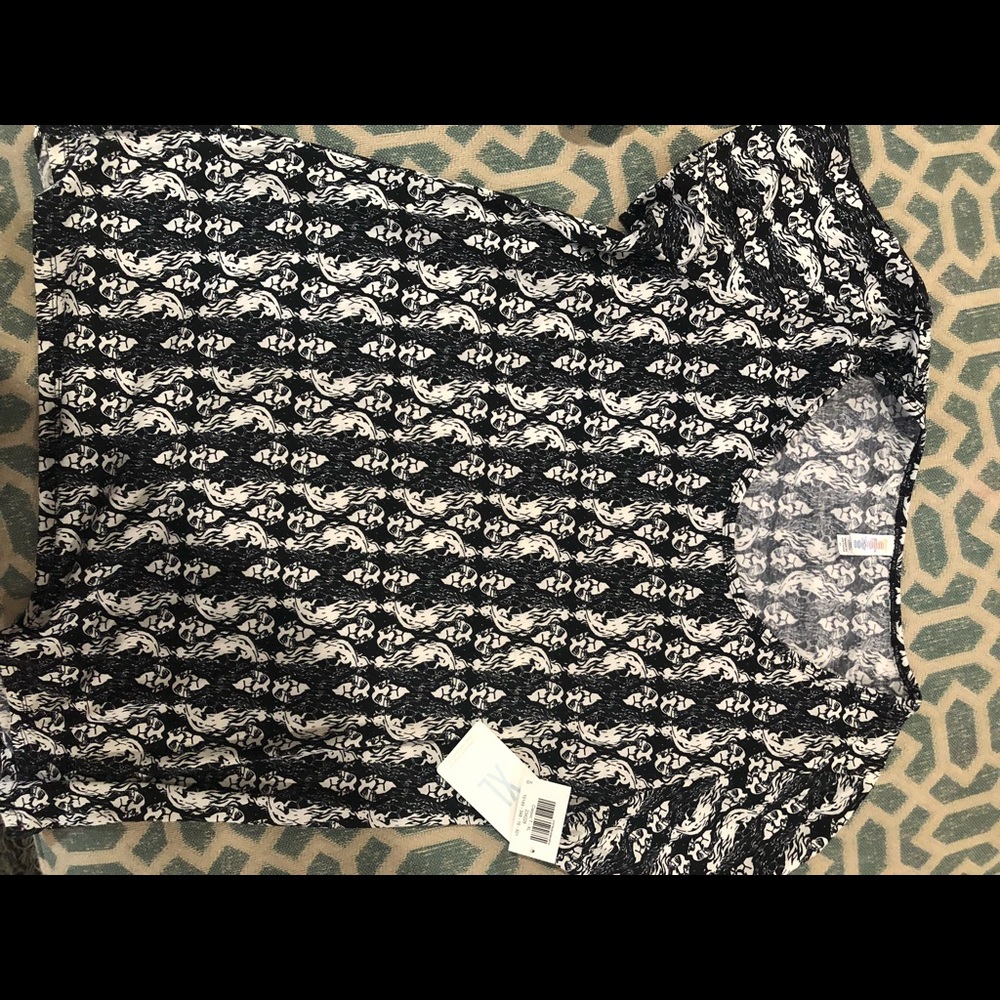 LuLaRoe Disney Classic Tee XL - Scar